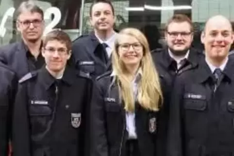 Der neue Wörther Wehrleiter Jürgen Stephany (hinten Mitte) mit Feuerwehrkameraden.  ArchivFoto: Iversen 