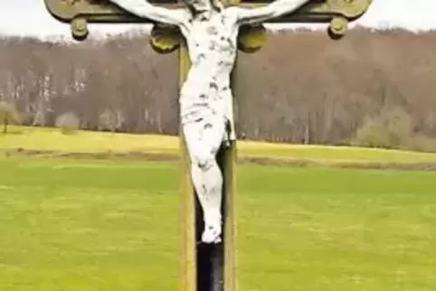 Das steinerne Kruzifix zwischen Reichenbach und dem Ortsteil Fockenberg-Limbach wurde im Jahr 1900 errichtet.