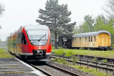 Die Zellertalbahn, hier bei der Einfahrt in den Bahnhof Marnheim, kann nicht zum 1. Mai ihren Saisonbetrieb aufnehmen.