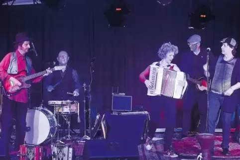 Haben sich im Blauen Haus als hervorragende Musiker präsentiert: „Zydeco Annie & Swamp Cats“.