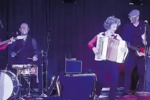 Zydeco Annie & Swamp Cats brachte Louisiana-Feeling ins „Blue Maison“ im Weierhof.