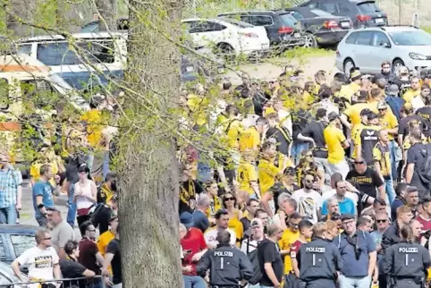Die Polizei hielt die Fans aus Dresden gestern gut in Schach.