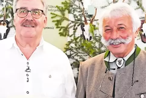 Für 50 Jahre im Landesjagdverband geehrt: v.l. Claus Dieter Wadle aus Wachenheim und der Dürkheimer Wilfried Peter.