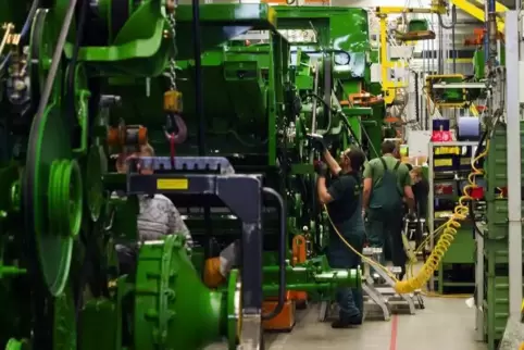 Equal Pay - die Gleichbezahlung und Gleichstellung von Stammbelegschaft und Leiharbeitnehmer im Zweibrücker Erntemaschinenwerk v
