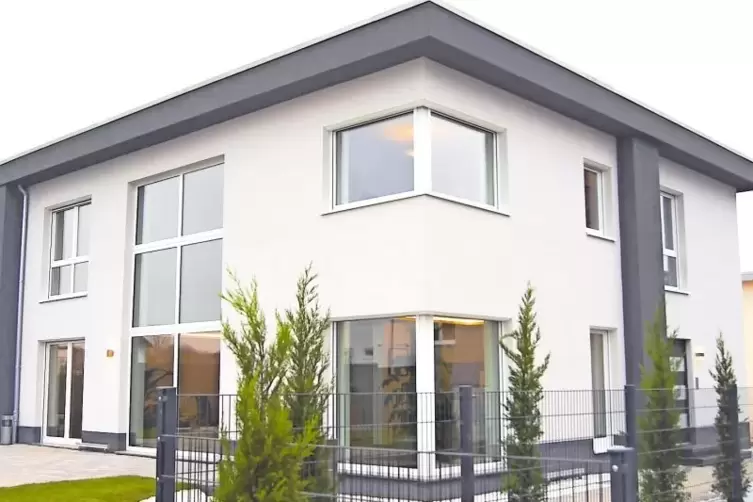 Das Musterhaus der Bewa GmbH steht in der Albert-Schweitzer-Stra&szlig;e in Gr&uuml;nstadt.