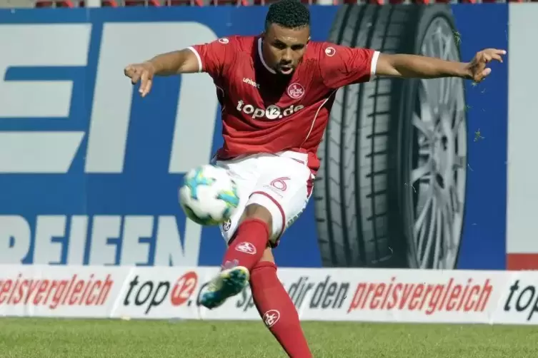 Fehlt beim FCK am Freitag in Bielefeld gelbgesperrt: Linksverteidiger Leon Guwara. Foto: 