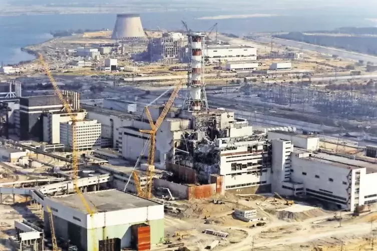 Verstrahltes Land: Das Bild zeigt das ukrainische Atomkraftwerk Tschernobyl im Oktober 1986, ein halbes Jahr nach der Katastroph