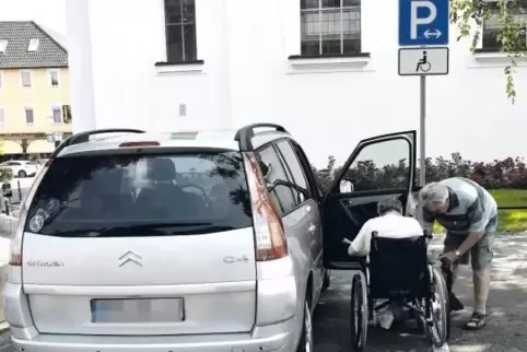 Reservierte Parkplätze sollen Behinderten das Leben leichter machen. Ob sie an den richtigen Stellen eingezeichnet sind, kann in