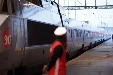 Reisende müssen sich wegen des Eisenbahnerstreiks in Frankreich wieder auf Zugausfälle einstellen. Archivfoto: dpa 