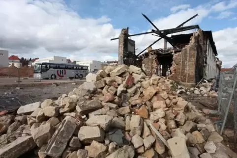 Das Drama um den Voodoo-Club nimmt eine überraschende Wende: Die Ruine darf abgerissen werden, auch wenn der Rechtsstreit um den