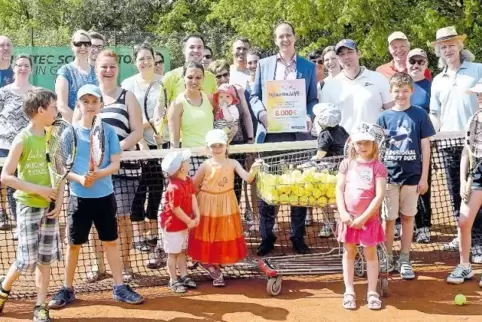 Der Tennisclub Zellertal ist seinem Ziel, der Platzerneuerung, jetzt einen großen Schritt näher.