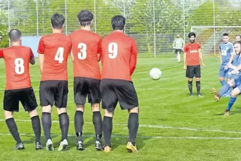 Hier fällt das 2:0 für Eintracht Bad Kreuznach in Rüssingen nach einem Freistoß von Yannik Wex. Aber am Ende siegt die Mannschaf