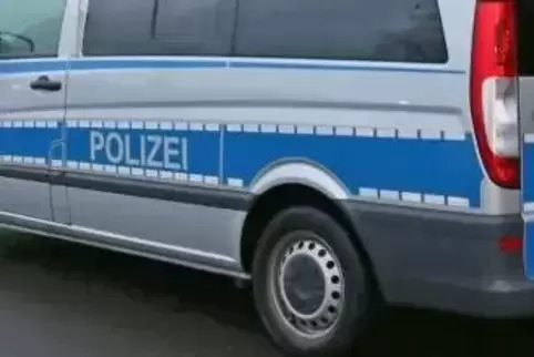Die Polizei nimmt die Ermittlungen auf. Foto: Becker und Bredel