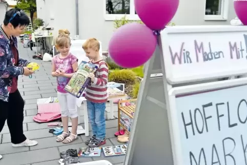 Lina und Collin können ihr Taschengeld aufbessern, wenn Romy Krause ihnen das Spielzeug abkauft.