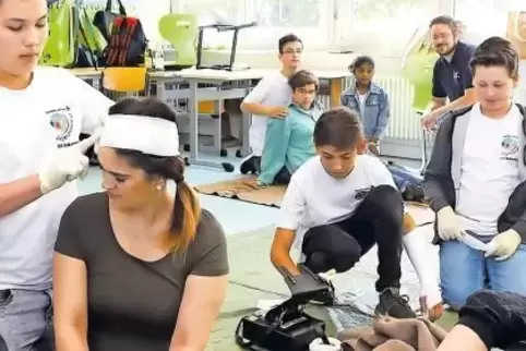 Soziales, Erste Hilfe, Sport und Spiel: Zusammenarbeit war bei den Stationen gefragt.