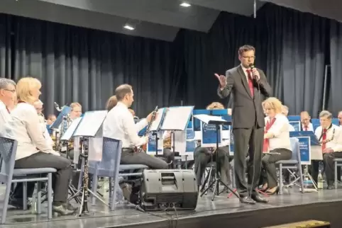 Bescherte dem Publikum einen belebenden Abend in der Kulturhalle Waldmohr: das Homburger Bosch-Orchester unter der Leitung von V