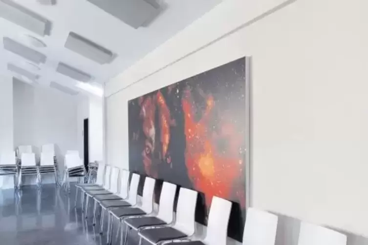 Der Wolf schaut fast &uuml;berall zu, auch im Veranstaltungssaal unter dem Dach.