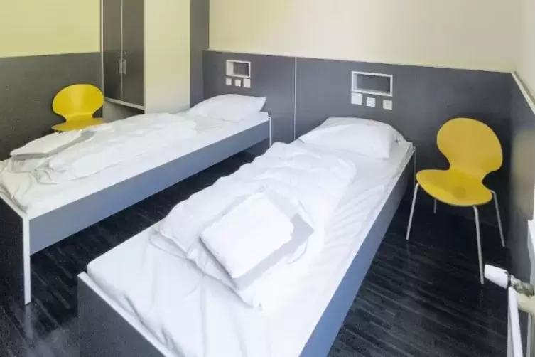Moderne Zimmer mit klarem Design.