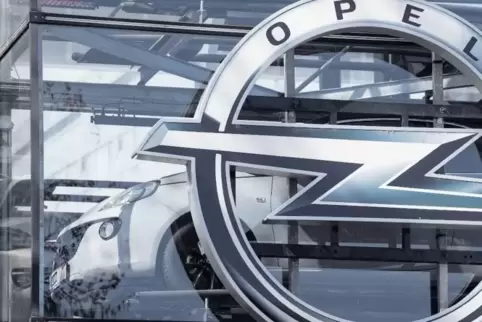 Dem Autokonzern Opel – hier ein Verkaufsraum mit Neuwagen – liegen nach Unternehmensangaben derzeit rund 1000 Abfindungsanträge 