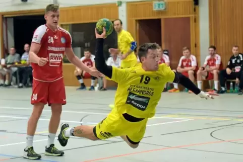 Daniel Hideg (links) spielt künftig nicht mehr gegen die VTV Mundenheim, im Bild mit Sascha Hanke, sondern für die Eulen Ludwigs