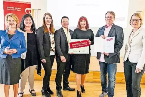 Bei der Preisverleihung: Staatssekretärin Heike Raab, Claudia Fichter-Kaiser, Lisa Haag, Sven Hofstadt, Ruth Herz, Markus Fichte