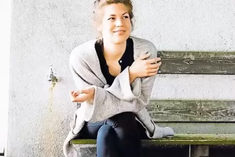 Julia Nagele, die sich Jules nennt, hat an der Mannheimer Popakademie studiert.