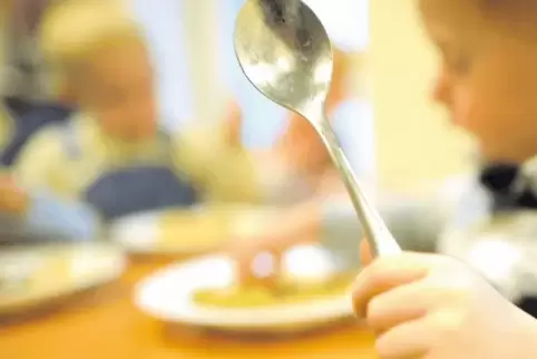 Zurzeit müssen die Kleinen bis zu 50 Minuten aufs Essen warten.