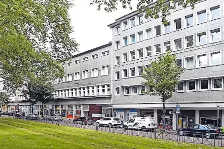 Der Rheinblock geh&ouml;rt neuerdings dem weltweit gr&ouml;&szlig;ten Verm&ouml;gensverwalter: Black Rock.