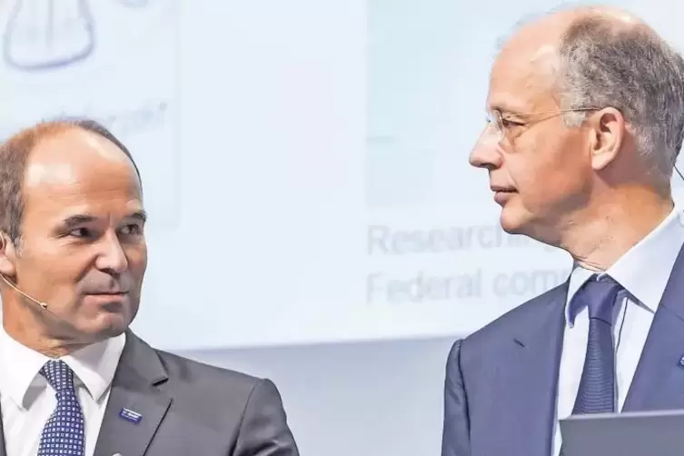 Martin Brudermüller (links) arbeitete zwölf Jahre lang im BASF-Vorstand mit Konzernchef Kurt Bock zusammen. Heute übernimmt der 