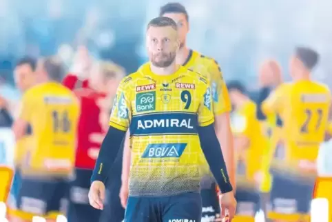 Wieder nichts: 2017 verloren die Löwen gegen Flensburg 23:33, Gudjon Valur Sigurdsson ist bedient.