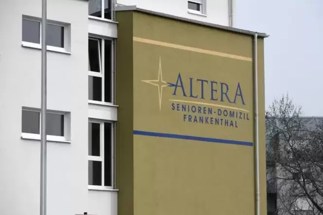 Bewohner und deren Angehörige hatten sich gegen die innerhalb des Altera-Heims geplanten Umzüge gewehrt. Der von Schließung bedr Bewohner und deren Angehörige hatten sich gegen die innerhalb des Altera-Heims geplanten Umzüge gewehrt. Der von Schließung bedr