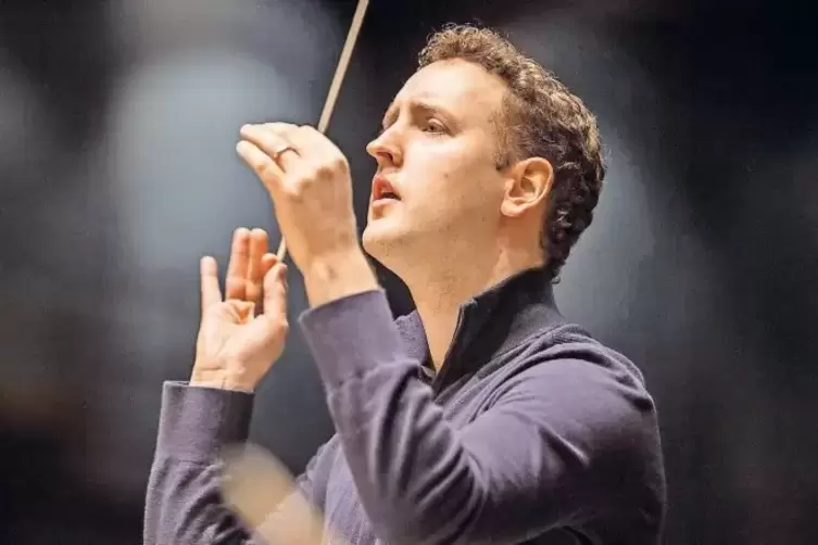 Der Brite Michael Francis (42) steht in der Saison 2018/19 bei den beiden Neustadter Auftritten der Staatsphilharmonie Rheinland