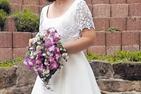 Das Kleid von Tanja Frieß wurde seit ihrer Hochzeit 2002 immer wieder ein bisschen angepasst. Am Pfingstwochenende tritt sie dar