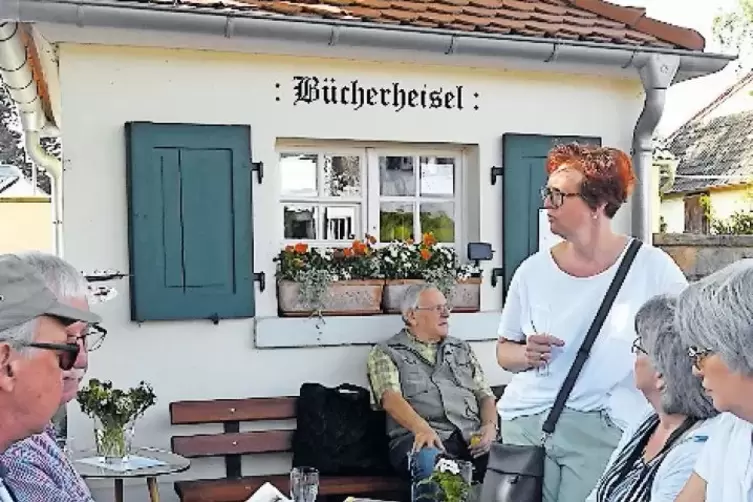K&ouml;nnte ein Treffpunkt f&uuml;r Gro&szlig;karlbacher werden: das neue B&uuml;cherheisel.