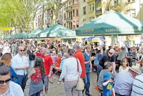 Gegen Fremdenfeindlichkeit: die Max-Joseph-Straße am Samstag.