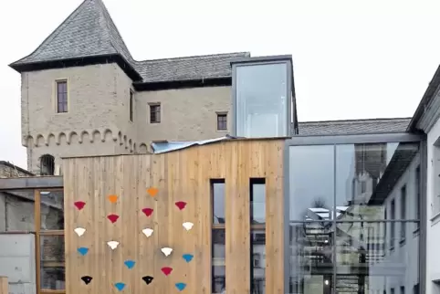 Die Holzverkleidung im Innenhof des Schlosses sorgte und sorgt für allerhand Diskussionen.