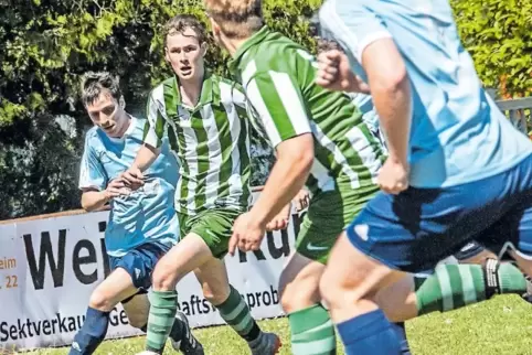Leiningerland-Spieler Yunus Sari (links) gegen Julian Fenske.