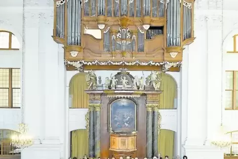 Gelungenes, fein abgestimmtes Miteinander: Oratorienchor, Kammerphilharmonie Europa und Solisten unter Stefan Wassers Leitung.