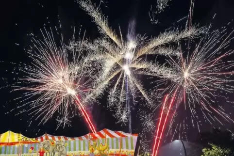 Traditionell endete der Maimarkt am Sonntagabend mit einem Feuerwerk.