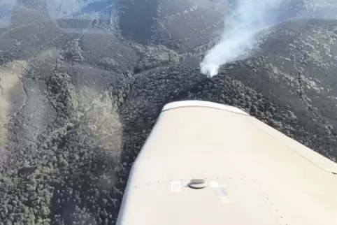 Mithilfe eines Piloten gelang es der Feuerwehr, den Brandort schnell ausfindig zu machen.