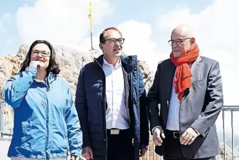 Ein wirklicher Gipfel: Andrea Nahles (SPD), Alexander Dobrindt (CSU) und Volker Kauder (CDU) auf der Zugspitze.