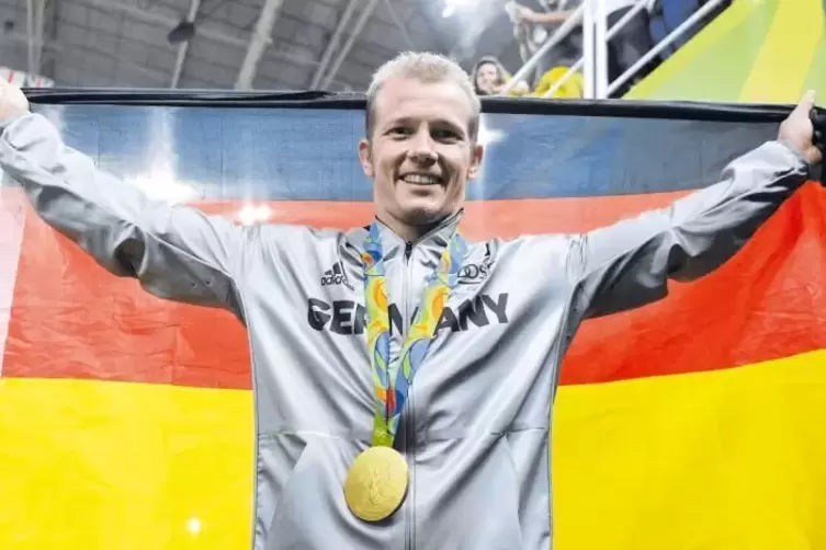Auf dem Höhepunkt seines Erfolgs: Fabian Hambüchen 2016 mit der Goldmedaille.