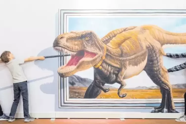 Kamera nicht vergessen: Die Ausstellung, hier die Station „T-Rex“, bietet ungewöhnliche Motive.