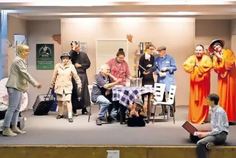 Die Proben der Mimen neigen sich dem Ende zu (v.l.): Jutta Barie-Scholl, Marianne Gleich, Andreas Dubiel, Kurt Sickelmann, Sarah