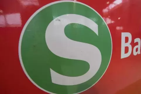 An Pfingsten gelten wegen Bauarbeiten leicht veränderte Fahrpläne bei der S-Bahn. Symbolbild: dpa