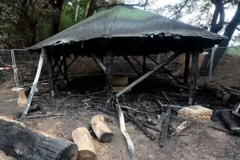 Total zerstört: So sah die Schutzhütte des Münchweilerer Waldkindergartens „Elfetrippelsche“ in Gonbach nach dem Brand aus.  Fot