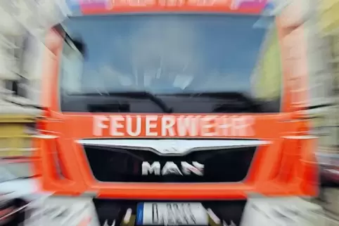 Wenn’s bei der Feuerwehr schnell gehen muss, kann sie geparkte Autos vor engen Kurven nicht gebrauchen.