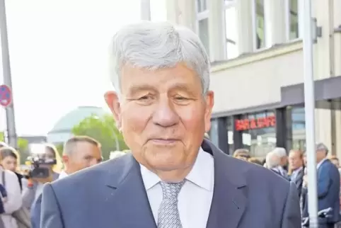 Eggert Voscherau vor einem seiner Hamburger Lieblingsplätze, dem Ohnsorg-Theater.