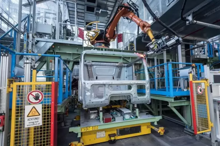 Daimler_Woerth_digitalisierte_Produktion_-12-_DAIMLER.jpg