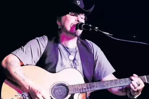 Rockige und berührende Songs präsentierten Jimmy Gee (Bild) und Eda Schilling in Zweibrücken. Auf Zuschauerwunsch spielten die M